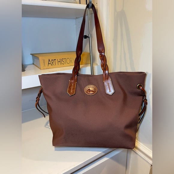 Dooney and Bourke shoulder bag - Picture 2 of 10